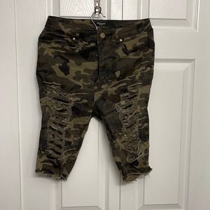 Fashion Nova Bermuda shorts (camo)